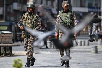 India-Pakistan, notte di scontri al confine. Nuova Delhi: “Uccisi 13 civili”