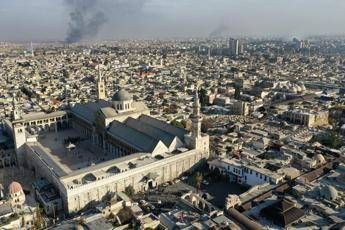 Israele, nuovi attacchi a Gaza e in Siria. Idf: “Intercettato missile lanciato da Yemen”