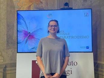 Malattie rare, pazienti: “Con ipoparatiroidismo impossibile anche camminare”