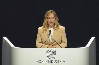 Meloni agli industriali: “Governo c’è e non indietreggia, si vince e si perde tutti insieme” – Video