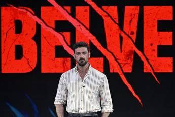 Michele Morrone chi è, l’attore ospite oggi a Belve: ex moglie, film erotico e alcolismo