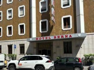 Milano, aggressore in fuga raccontava in tv: “Buon feeling con i colleghi”