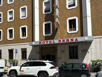 Milano, aggressore in fuga raccontava in tv: “Buon feeling con i colleghi”