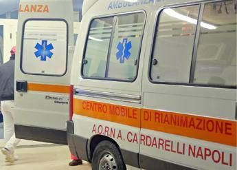 Napoli, ascensore precipita: 4 persone ferite. Salvate da cavo d’emergenza
