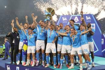 Napoli, festa scudetto con sfottò… all’Inter: il video negli spogliatoi è virale