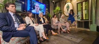 Oncologo Curigliano: “Potenzialmente guaribile il cancro al seno localizzato”