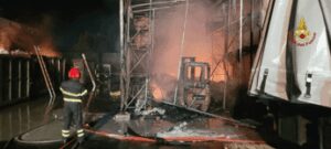 Palermo, fiamme in impianto trattamento rifiuti
