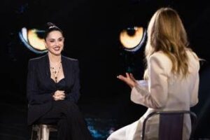 Paola Iezzi a Belve: “Mi sento un gay nel corpo di una donna, ho un debole per quelle intelligenti”