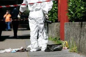Pavia, ucciso a coltellate nel cortile di casa: arrestato 25enne