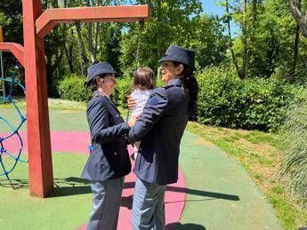 Ritrovata bimba sottratta dal padre a Novara, piccola positiva alla cocaina