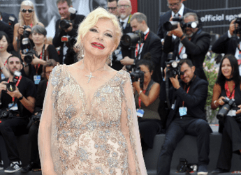 Sandra Milo, vandalizzata la tomba. La figlia Azzurra: “Un giorno anche tu finirai sotto terra…”