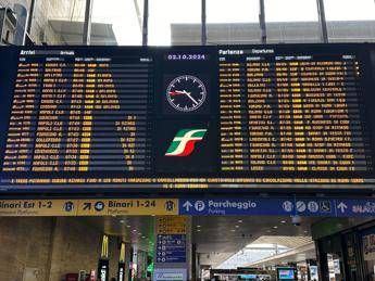 Sciopero nazionale treni, a Roma Termini cancellazioni e ritardi fino a 90 minuti