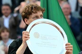 Sinner, complimenti e sfida ad Alcaraz: “Per ora sei il più forte”