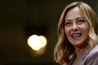 Sondaggio partiti, Vis Factor-Emg: FdI primo, avanzano Pd, Forza Italia e Avs. Meloni leader con più consensi