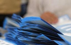 Sondaggio politico, Fratelli d’Italia cresce con Pd e M5S