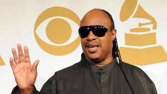 Stevie Wonder compie 75 anni, genio della soul music che ha dato voce al futuro