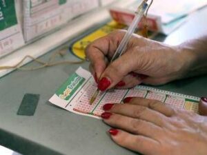 Superenalotto, numeri combinazione vincente oggi 5 giugno