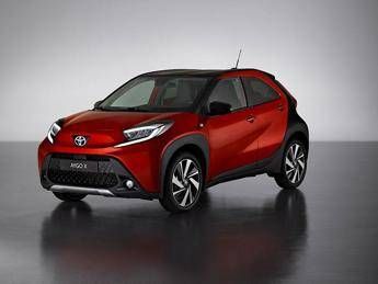 Toyota guida il mercato Full Hybrid: Yaris, Aygo X e Lexus trainano i primi 4 mesi 2025