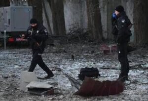 Ucraina, polizia: “Uomo spara vicino a Kiev, due morti”