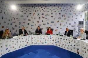 Ucraina, summit volenterosi senza Meloni. La premier: “Noi coerenti, no invio truppe”