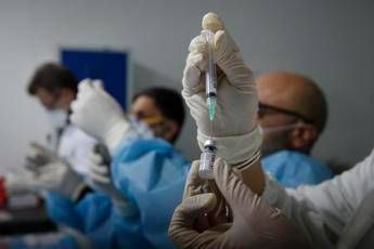 Usa, Kennedy Jr. annulla 500 milioni di finanziamenti per sviluppo vaccini a mRNA