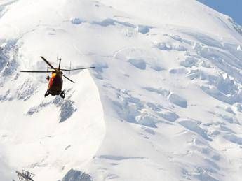 Valanga in Svizzera, travolte diverse persone sull’Eiger