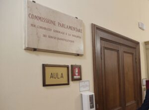 Vigilanza Rai, ottava fumata nera su presidente. Battute tra commissari: “Serve un Conclave”