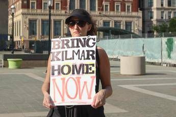 Abrego Garcia, deportato per errore in Salvador ritorna in Usa: verrà incriminato