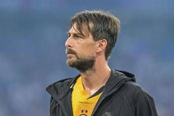 Acerbi contro tifoso del Psg: “Barcola? Non mi piacciono prese in giro, ti sfondo di botte”