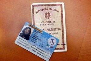 Addio alla carta d’identità cartacea, da agosto 2026 non sarà più valida per l’espatrio