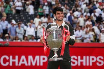 Alcaraz, trionfo al Queen’s. Ora il primo posto di Sinner è più vicino