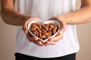 Alimentazione, esperto: “Mandorle e frutta a guscio migliorano salute cardiometabolica”
