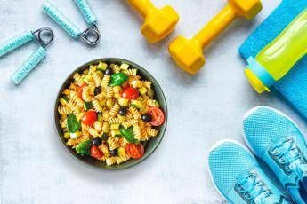 Alimentazione, la pasta da quasi 50 anni nel menù degli atleti e la scienza ne conferma l’utilità
