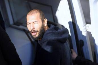 Andrew Tate guida 146 km orari oltre il limite, patente sospesa 120 giorni