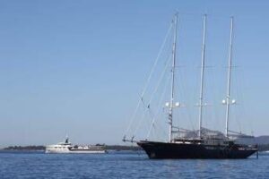 Bezos, le nozze e il nodo sicurezza: niente approdo a Venezia per il superyacht Koru
