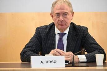 Biotech, Urso: “Per innovazione lavoriamo a legislazione dedicata come il Biotech Act”