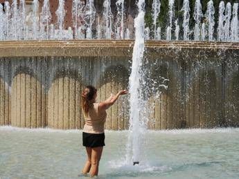Caldo, oggi allerta arancione in 7 città per le alte temperature