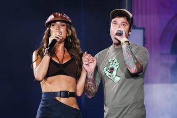 Clara provoca Fedez: “A lui piacciono tanto le mie amiche….”