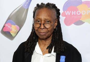 Da ‘Sister Act’ a ‘Un posto al sole’, Whoopi Goldberg sbarca in Rai – Video