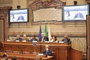 Donne, over 50 e no algoritmi: ecco identikit lavoratori vendita diretta a domicilio