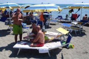 Estate, Deliveroo: food delivery conquista spiagge italiane, boom ordini in località balneari