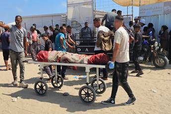 Gaza, “45 palestinesi in attesa di aiuti uccisi da Israele a Khan Younis”