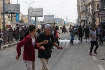 Gaza, Hamas: “Ancora spari durante distribuzione aiuti”. Idf: “Colpi verso sospetti ore prima”