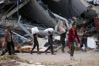 Gaza, media: “20 morti vicino a centro aiuti”. Idf: “Erano spari d’avvertimento”