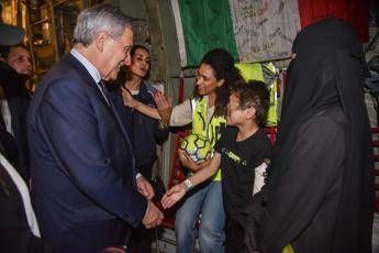 Il piccolo Adam è in Italia, atterrato a Milano volo con pazienti evacuati da Gaza