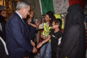 Il piccolo Adam è in Italia, la mamma: “Non ho parole per ringraziare”