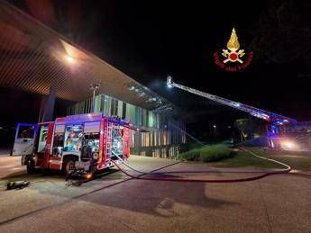 Incendio al Viola Park, fiamme in padiglione dei giovani calciatori della Fiorentina: 4 intossicati