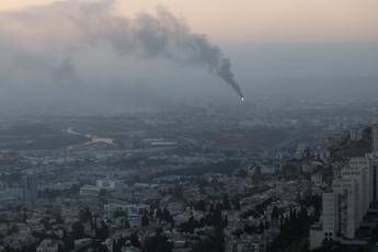 Iran annuncia “attacco più violento”, nuova ondata di missili contro Israele