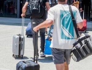 Italiani in fuga dall’Iran, tappa a Baku e poi il rientro