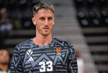 Leucemia mieloide acuta, cos’è la malattia che ha colpito Achille Polonara